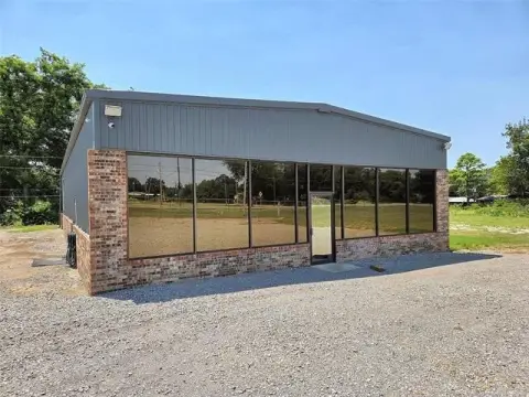 Versatile Mixed-Use Property in Wagoner