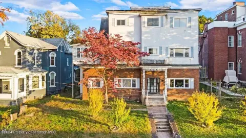 7-Unit Brick Multifamily Building