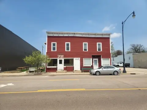 Versatile Mixed-Use Building on Route 30