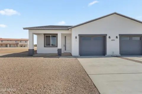 New Modern Duplex in Arizona City