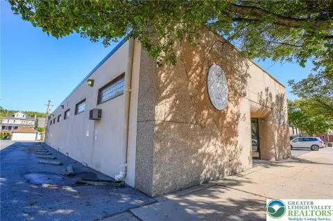 Spacious Commercial Building in Palmerton