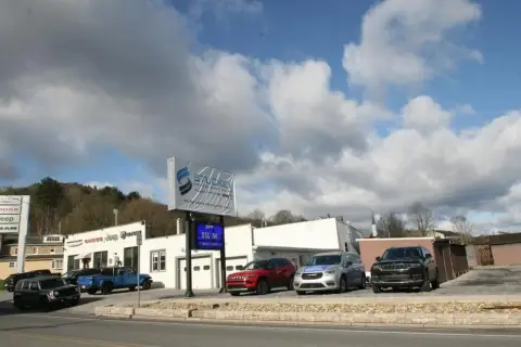 Commercial Building in Cassville