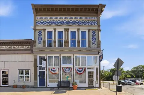 Mixed-Use Building with Furnished Lofts