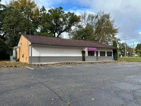 Restaurant Building with On-Site Parking