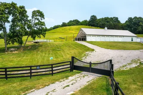 Versatile Property on 9.37 Acres