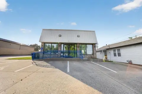 Versatile Retail and Office Building