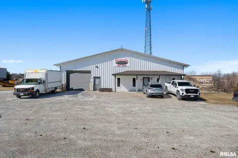 Versatile Commercial Building Near Route