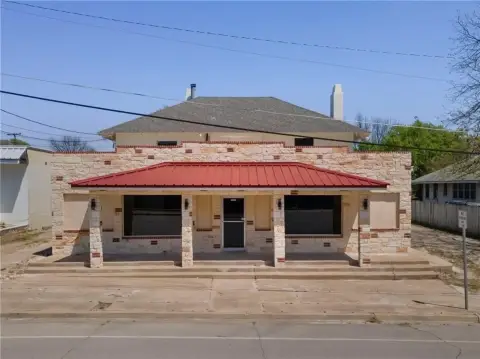 Renovated Mixed-Use Waco Property