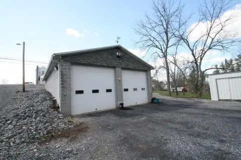 Cassville Garage on Vacant Lot