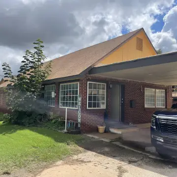 Hotel in Growing College Town