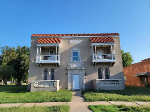 Enid, OK Apartment Building
