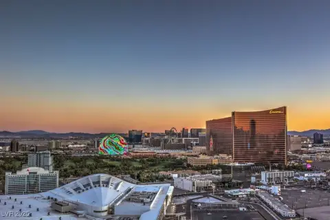 Turnberry Place Penthouse with Strip Views
