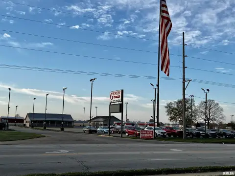 Macomb Commercial Property For Sale