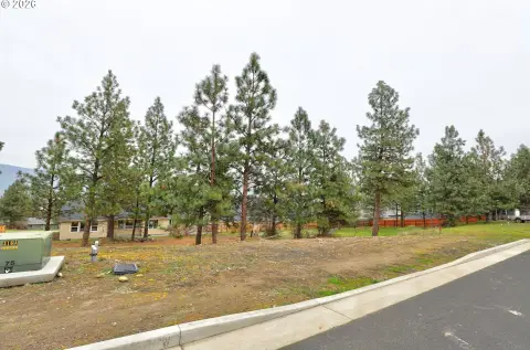 Residential Lot in Whispering Pines