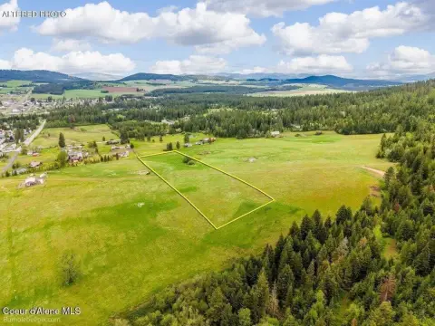Scenic 5-Acre Land in Plummer