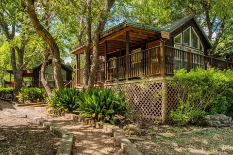 Creekfront Resort with Guest Cabins