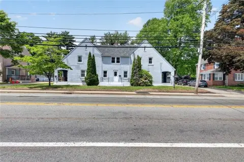 Side-by-Side Triplex with Laundry