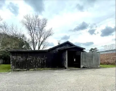 Clayton Commercial Building with Kennel