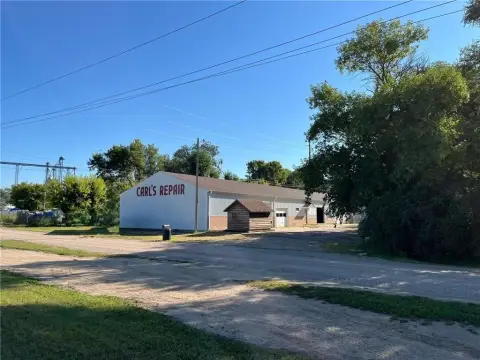Windom Commercial Property with Living