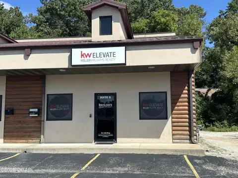 Retail/Office Space in Neosho