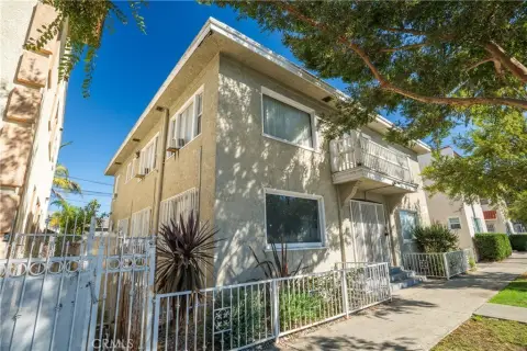 Six-Unit Multifamily Property in Long Beach
