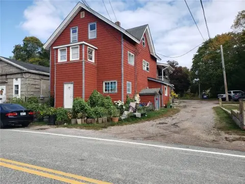 6-Unit Apartment Building