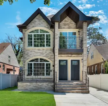 Contemporary Eight-Bedroom Duplex