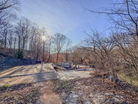 Unrestricted Land with Creek Access
