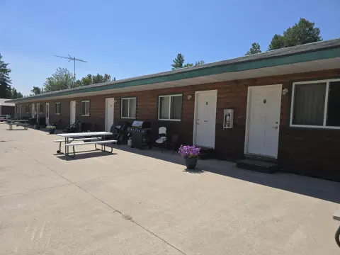 Turn-Key Motel in Pine Stump