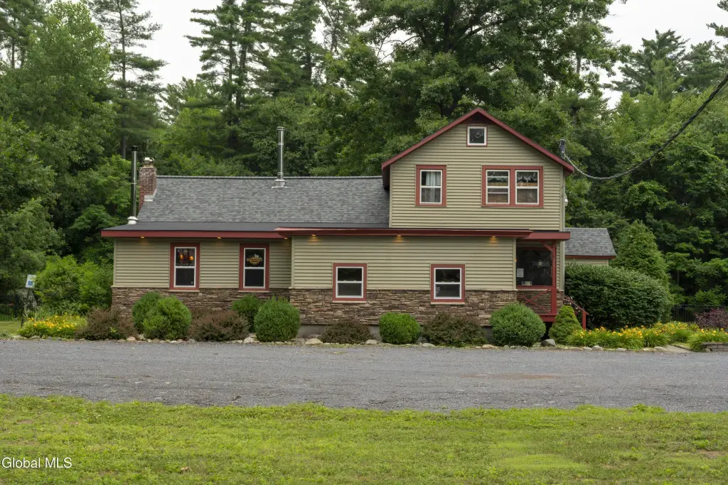 910 Rock City Rd, Ballston Spa, NY 12020