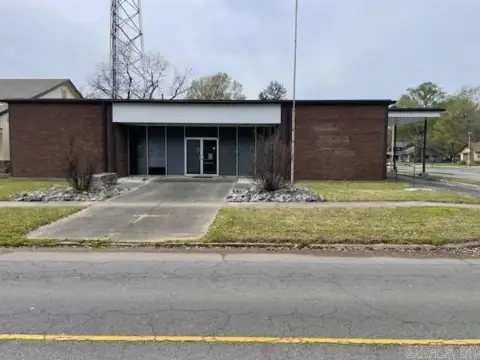 Stuttgart Commercial Building and Land