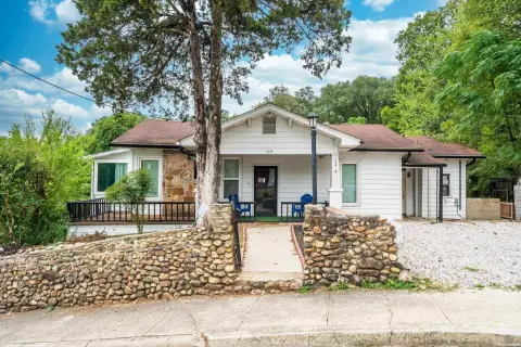 Remodeled Duplex in Downtown Hot Springs