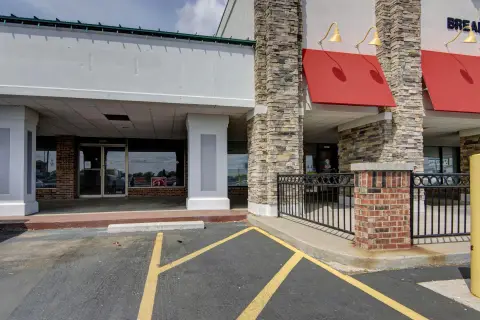Storefront Space in Parkcrest Center