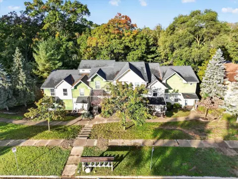 6-Unit Townhouse-Style Apartment Building