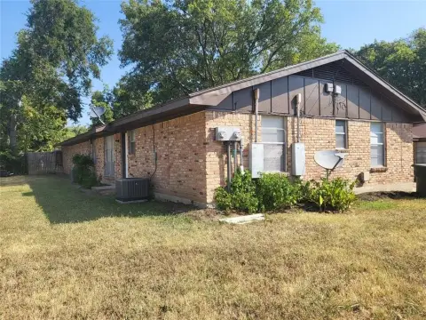 Income-Producing Duplex in Sherman, TX