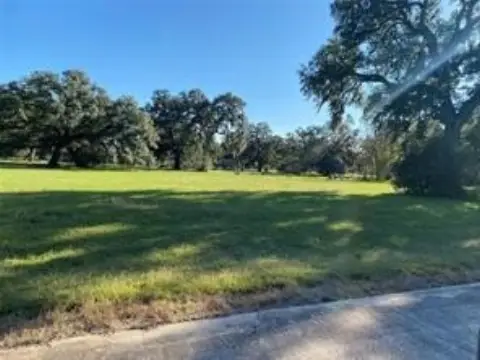 Residential Land in ANGLETON, TX