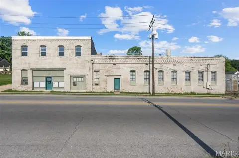 Brick Flex Building With Office Space