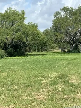 Unrestricted Land Near Jourdanton School