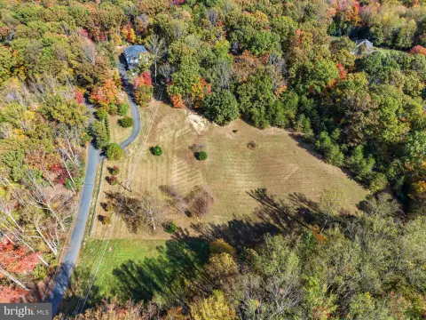 10 Acres Land in Clifton