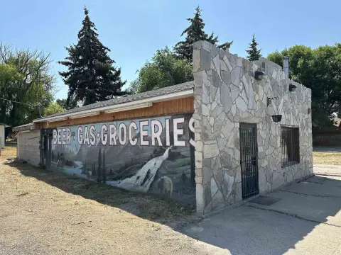Pocatello Commercial Building on Large Lot