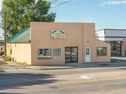 Versatile Commercial Property in American Falls