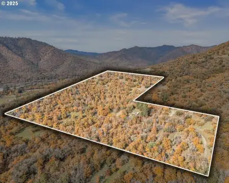 40 Acres in Central Point