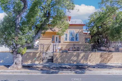 Los Angeles Duplex: Income Potential