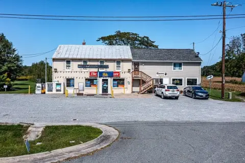 Income-Producing 4-Unit Mixed-Use Property