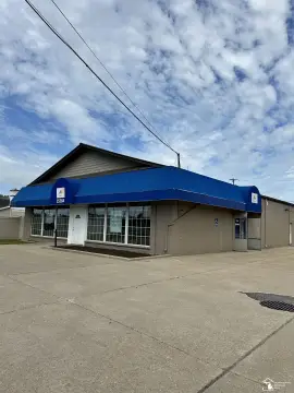 Spacious Office Building in Monroe