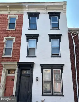 Four-Unit Apartment Building with Courtyard