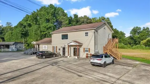 Commercial Building on Acreage