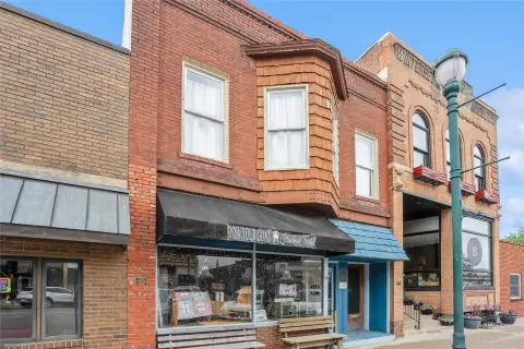 Winterset Mixed-Use Property Near Square