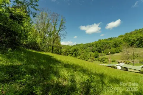 Unrestricted Land Near Western Carolina