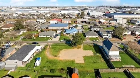 Oversized Vacant Lot in Harahan